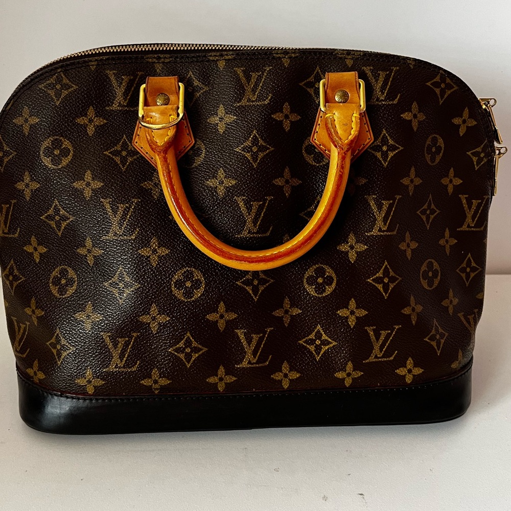 Beautiful Louis Vuitton Monogram Alma Bag
